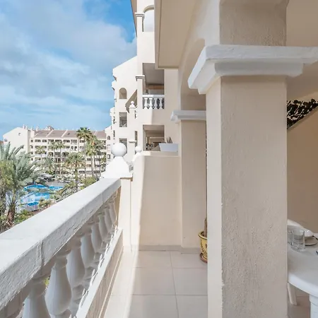 Castle Harbour Апартаменты